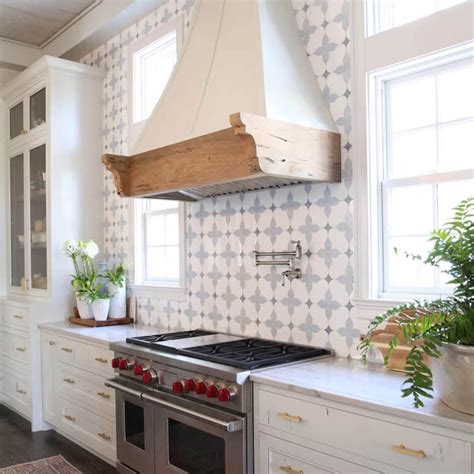 Fresh Kitchen Backsplash Ideas For White Cabinets