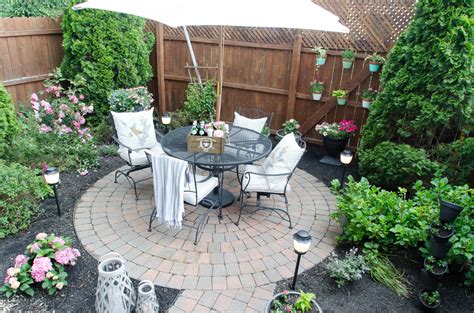Putting together a game plan in advance can prevent you from feeling overwhelmed, but can also help you put together a budget. Urban Backyard Makeover with Outdoor Mosquito Repellent ...