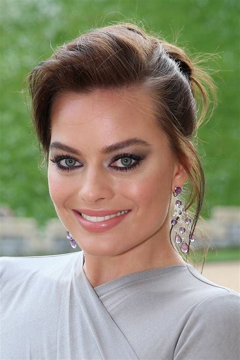 Proof That Margot Robbie Has The Best Beauty Game In Hollywood Artofit