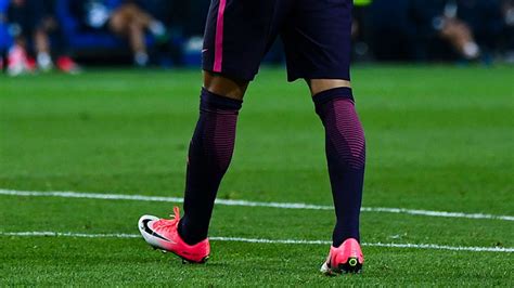 See your favorite soccer indoor shoes and cr7 cleats discounted & on sale. What boots does Neymar wear? Guide | Hand of Blog ...
