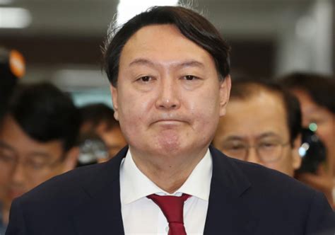 아마 저 뿐만 아니라 해상도가 낮은 확장 모니터를 사용하는 다른 분들도 동일한 문제를 가지고 있을 것으로 사료 됩니다. '윤석열 호' 오늘 진용 갖출 듯…서울중앙지검장 주목 - 이투데이