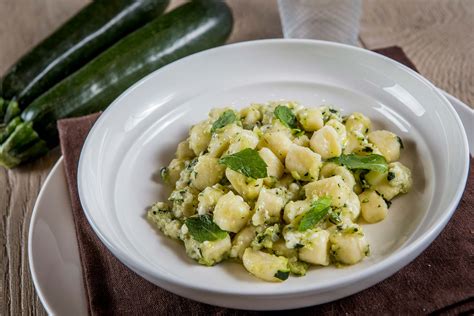 Ricette di cucina con foto tavolartegusto! Gnocchi di Patate con salsa di zucchine e crescenza | Fumaiolo