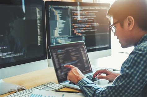 4 Reasons To Hire A Freelance Software Developer For Your Business