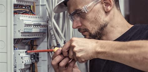 7 Key Questions To Ask An Electrician Before Hiring