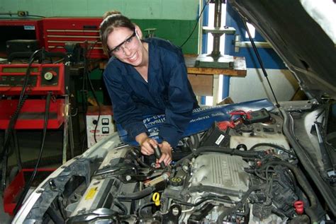 College Of The North Atlantic News Women In The Automotive Technician