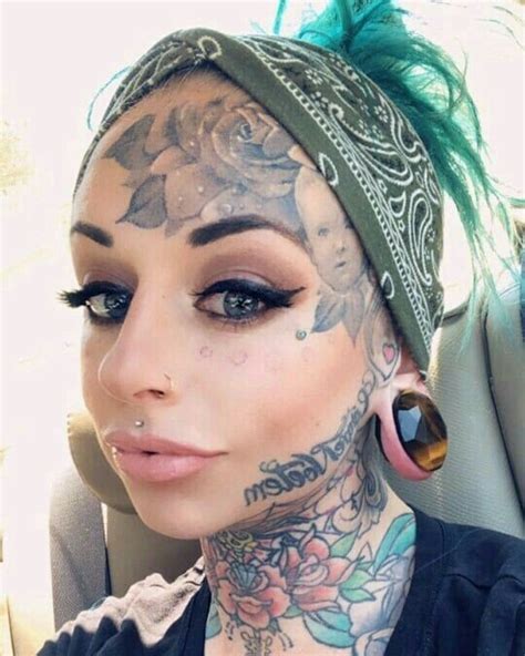 Extreme Körperkunst Body art tattoos Eyebrow tattoo Face tats