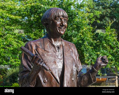 Victoria Wood Statue Hi Res Stock Photography And Images Alamy