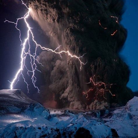 56 Stunningly Awesome Photographs Of Lightning Volcano Lightning