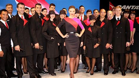 stewardess egyenruhák a világ körül szerinted melyik a legstílusosabb utazómajom