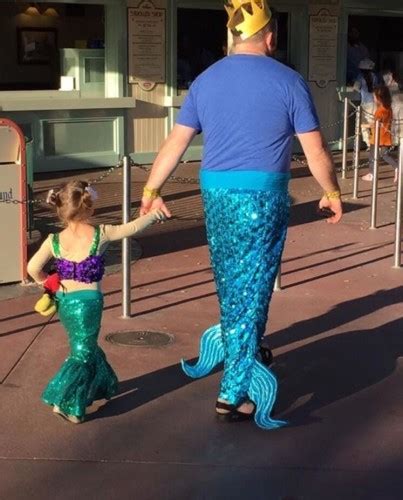 People Are Loving This Dad Dressed As A Mermaid With His Daughter In