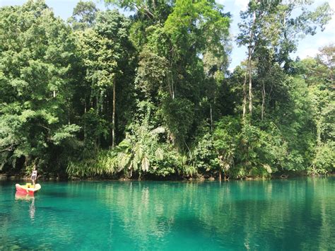 Danau labuan cermin, yang memiliki keunikan tersendiri dengan mempunyai 2. Danau Cantik Dua Rasa, Danau Labuan Cermin - Indonesia Kaya