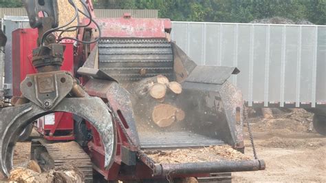 Bandit Beast 4680 Chipping Logs For Biomass Fuel Youtube