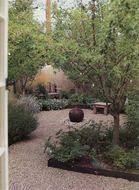 Gravel Courtyard With Steel Edging Small Cottage Garden Ideas Patio
