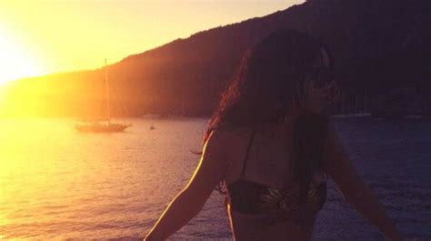 Rihannas Bikini Photo Makes Us Wish Summer Would Last Forever