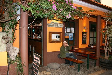 Portinho beach is a small popular pebble beach, with no surveillance, where you will find showers and parking. Paradies goes Madeira: Jardim do mar