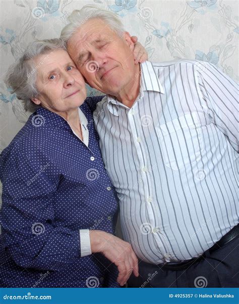 Glückliche alte Paare stockbild Bild von zusammengehörigkeit