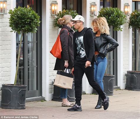 Jesse lingard dated jena frumes for 15 months before they split this week. Manchester United's Jesse Lingard treats model girlfriend ...