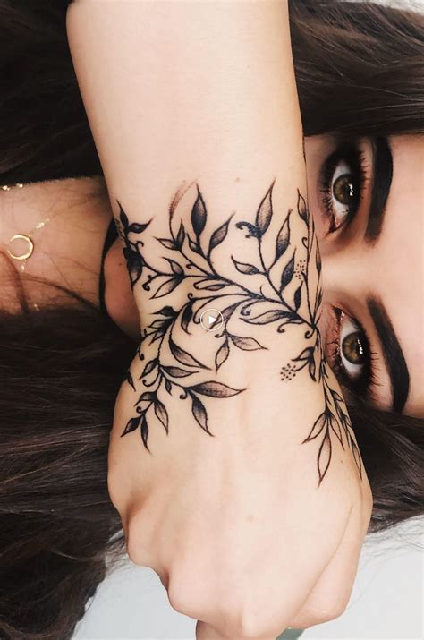 Getting a tattoo on the wrist can be a bit painful since it is very sensitive and at the same time it has lesser fat. Pin by Jayne Holden on Tattoo in 2020 | Flower wrist ...