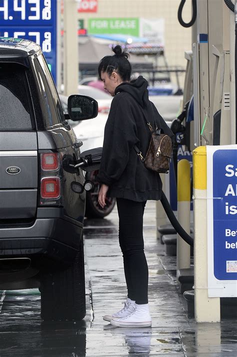 Amanda Bynes – Getting Gas in LA 01/10/2023 • CelebMafia