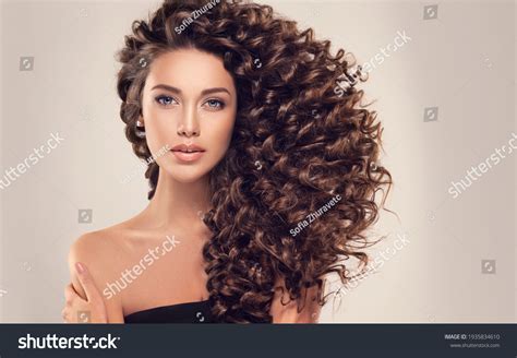 top 179 girl hair style with curly hair polarrunningexpeditions