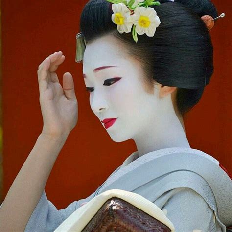 maiko fukumari kyoto japan traditional dance traditional dresses geisha japan kyoto japan