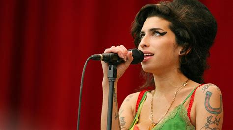 Unveröffentlichter Song Von 17 Jähriger Amy Winehouse Aufgetaucht Sternde