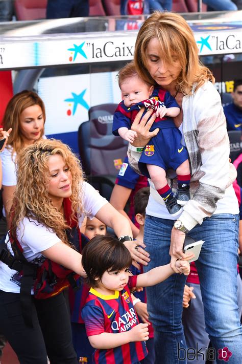 Sasha piqué mebarak before fame. Shakira y Monserrat Bernabeu llevan a Milan y Sasha a un ...