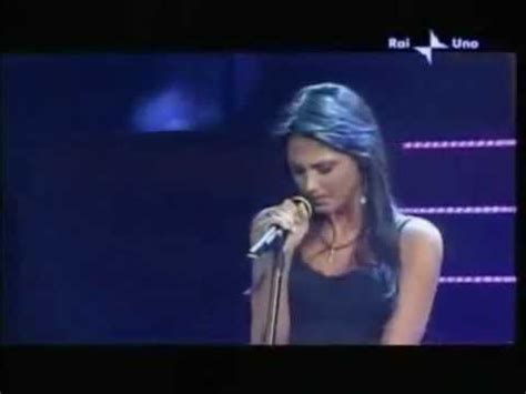 Anna vince il premio personaggio femminile dell'anno e quello del casino' di venezia come miglior artista agli italian music awards 2006. Anna Tatangelo - Sanremo 2006 - Essere una Donna - YouTube