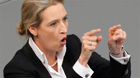 Alexander gauland and alice weidel were nominated as the top candidates of the afd (literally, alternative for germany) in 2017. AfD-Politikerin Alice Weidel klagt vor Gericht gegen Facebook