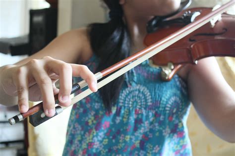3 Ways To Hold A Violin Wikihow