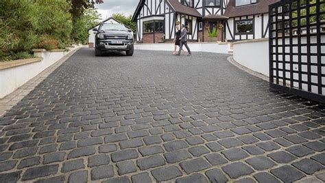 Pin By Jacqueline Greef On Garden Paths Stone Driveway Driveway