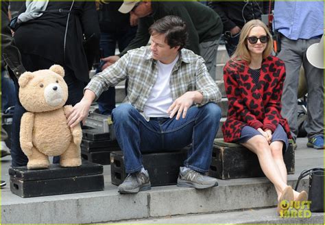 Mark Wahlberg And Amanda Seyfried Kiss For Ted 2 Nyc Scenes Photo 3213236 Amanda Seyfried