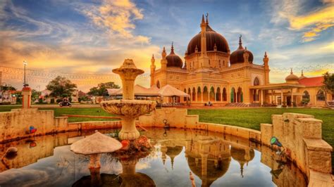This is the 10th largest mosques in the world and also on our list. Top 5 Beautiful Mosques in the World