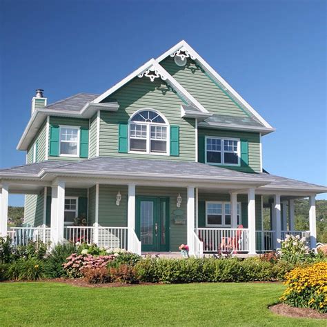Rather than picking multiple colors for your siding, pick 1 hue in an attractive shade you enjoy. Here are the 19 Most Popular Exterior Colors | Family Handyman
