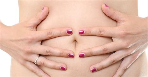 Theres A Reason Why Touching Your Belly Button Makes You Feel Like You Have To Pee Huffpost