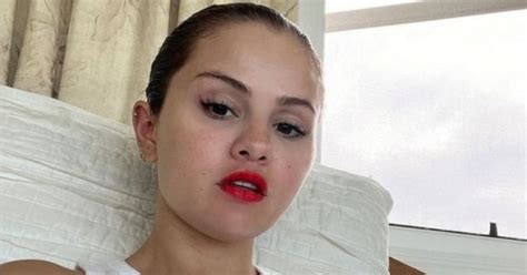 Selena Gomez Sets Pulses Racing As She Goes Braless In Tiny Top For Sexy Selfie Flipboard