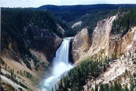 שירות אזרחי והתנדבות בקהילה בחברה הערבית והדרוזית. תמונות מפארקים לאומיים יוסמיטי וילוסטון