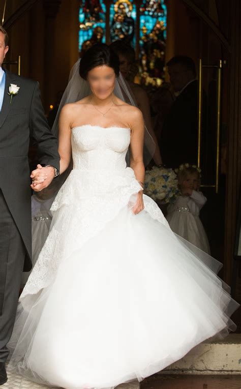 Monique Lhuillier Azure Preowned Wedding Dress Save 88 Stillwhite