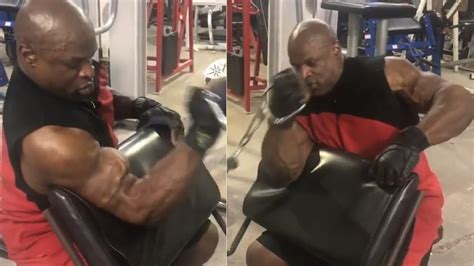 Ronnie Coleman Hammering Biceps Ahead Of 2019 Olympia Book Signing