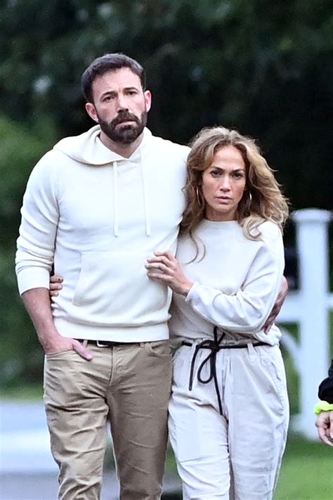 Jennifer Lopez Cuddles Up With Boyfriend Ben Affleck In A Sweet New