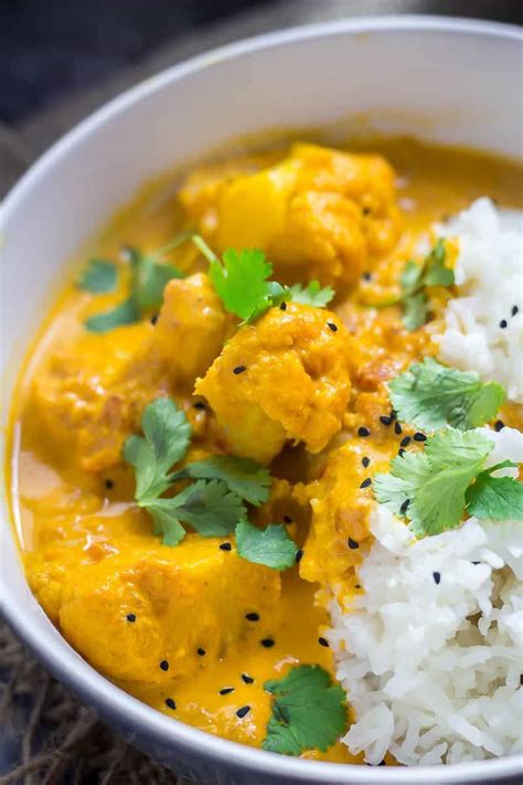 This Creamy Cauliflower Curry Has An Amazing Butter Chicken Style Sauce