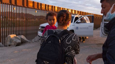 Us Border Encounters Of Migrant Families Rise Despite Heat