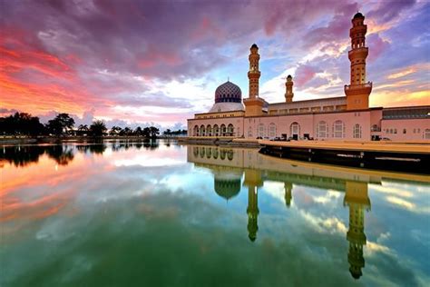 Four minarets, a blue dome and a golden dome remain the striking features of the mosque. Floating Mosque of Kota Kinabalu - Sabah, Malaysia (With ...