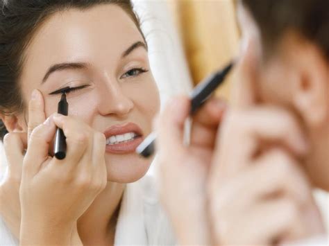 Errores De Maquillaje Que Debes Evitar Para Aumentarte Años Actitudfem