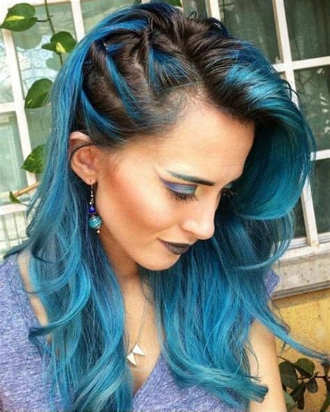 Find the perfect woman blue hair stock photos and editorial news pictures from getty images. 25 Black And Blue Hair Color Ideas May, 2020