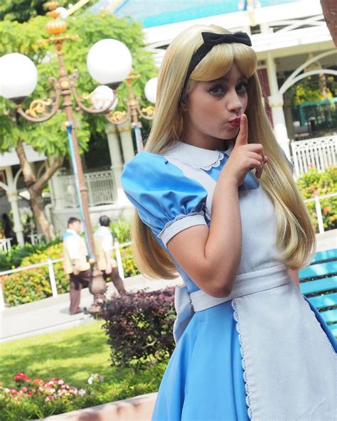 Pin By 2trh2 On Alice In Wonderland Face Character Alice Cosplay