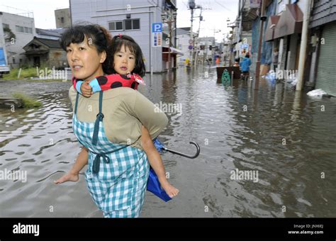 Ishinomaki Japan Correcting Headline A Woman Carrying A Girl On Her