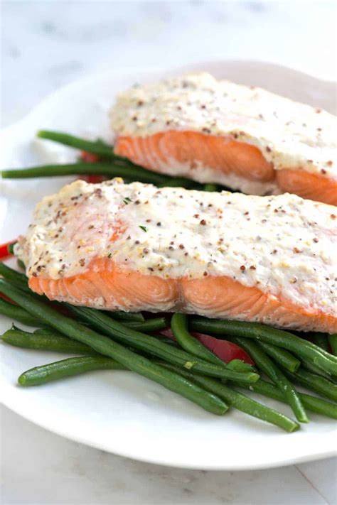 This healthy baked salmon is the best way to feed a crowd. Easy Sour Cream Baked Salmon Recipe