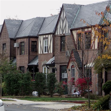 Wandering New York Houses In Forest Hills Queens