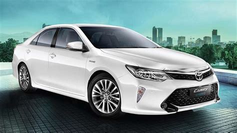 2018 Toyota Camry Hybrid Launched In India At Rs 3722 Lakh